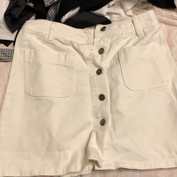 White skirt - Picture 1 of 1